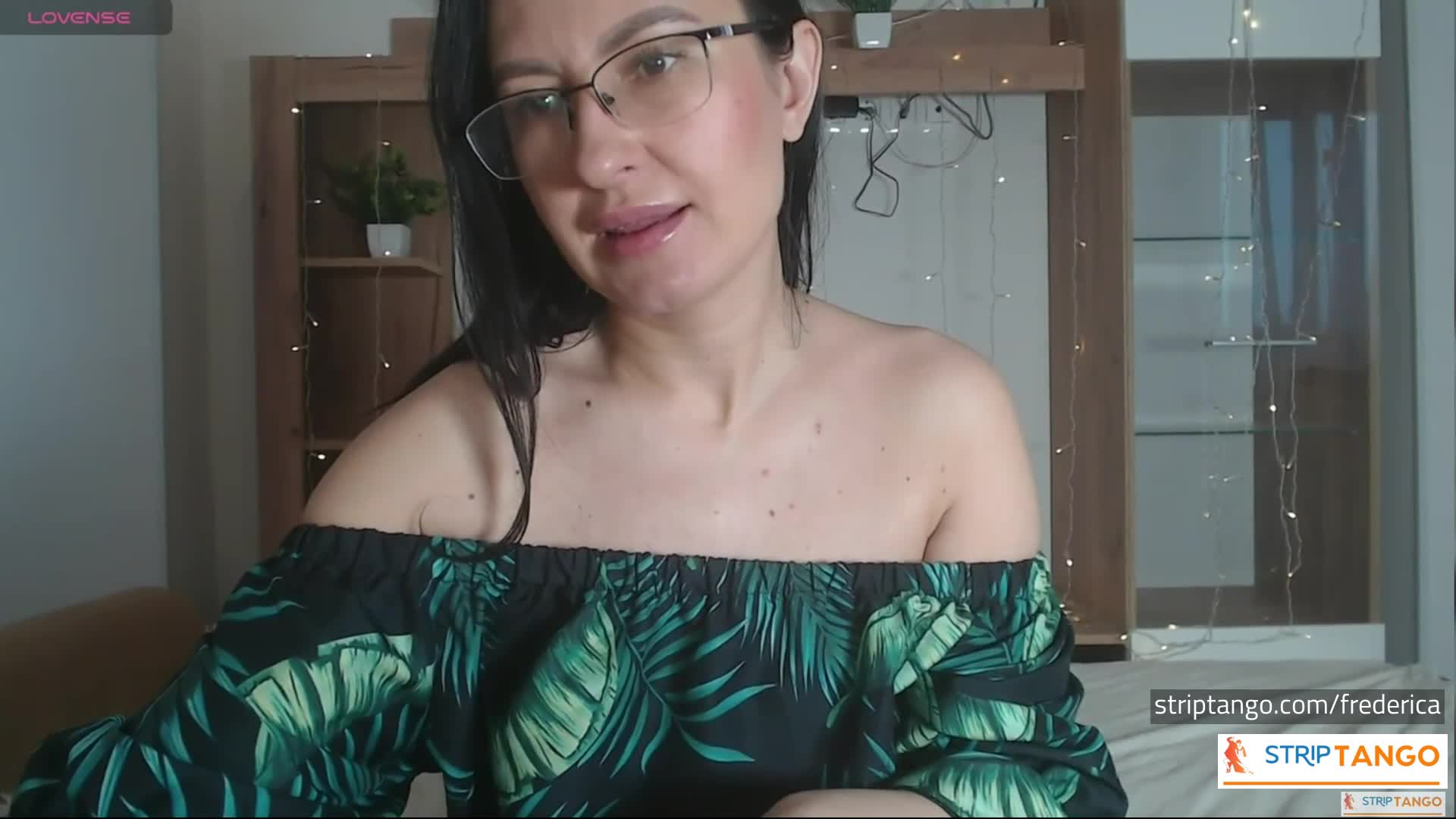 Striptango Outdoor Tease – 1000 Pics of Big Ass, Big Tits &