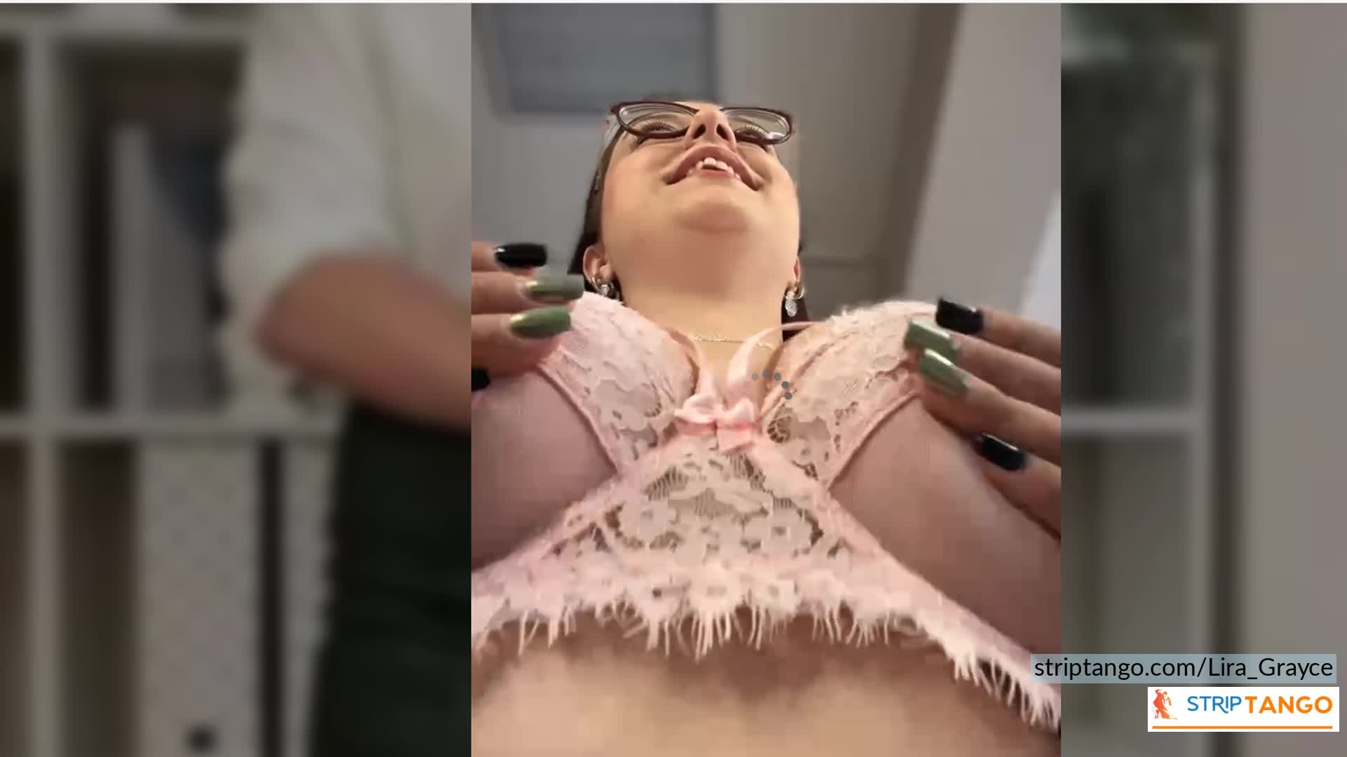 Striptango Outdoor Tease – 1000 Pics of Big Ass, Big Tits &