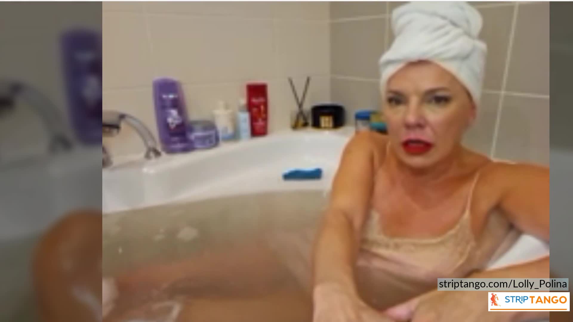 Striptango Outdoor Tease – 1000 Pics of Big Ass, Big Tits &