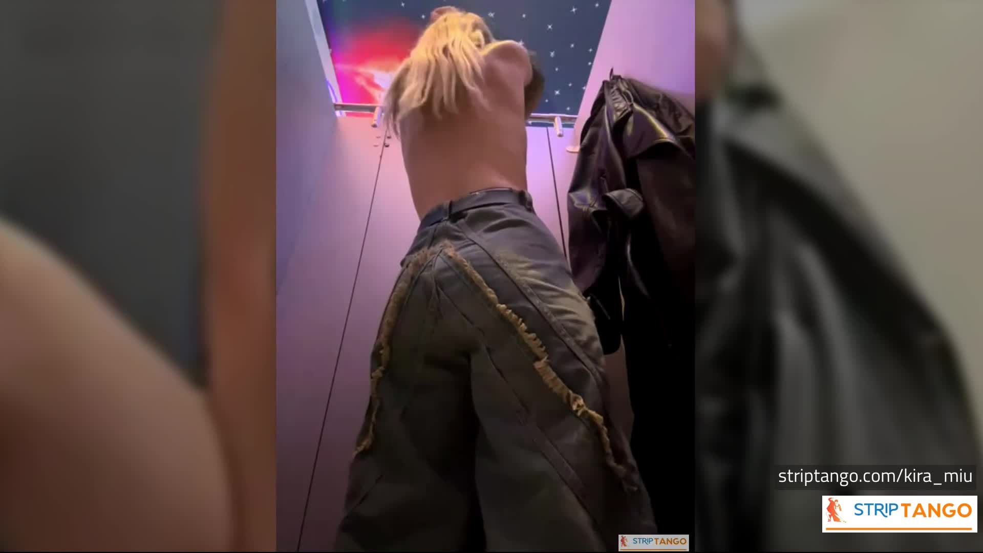 Striptango Outdoor Tease – 1000 Pics of Big Ass, Big Tits &