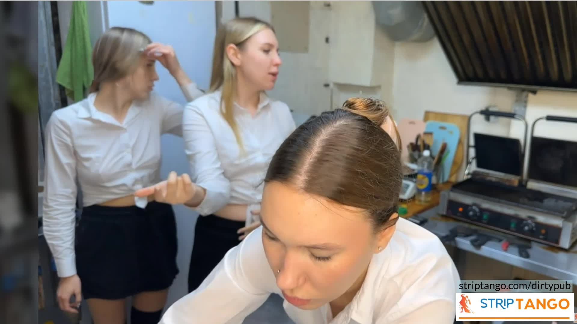 300 Pics of Big Ass, Big Tits & Hairy Pussy Striptango Camgi