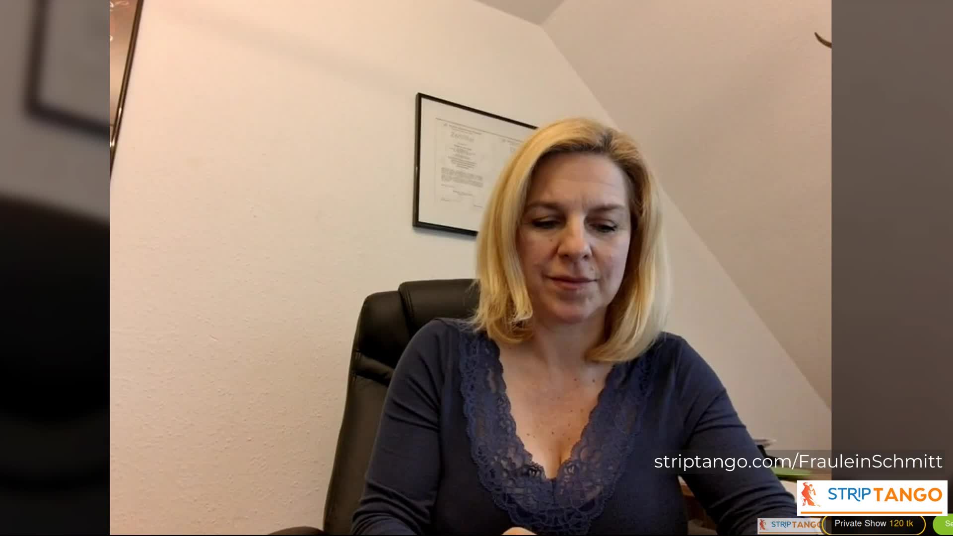 300 Pics of Big Ass, Big Tits & Hairy Pussy Striptango Camgi