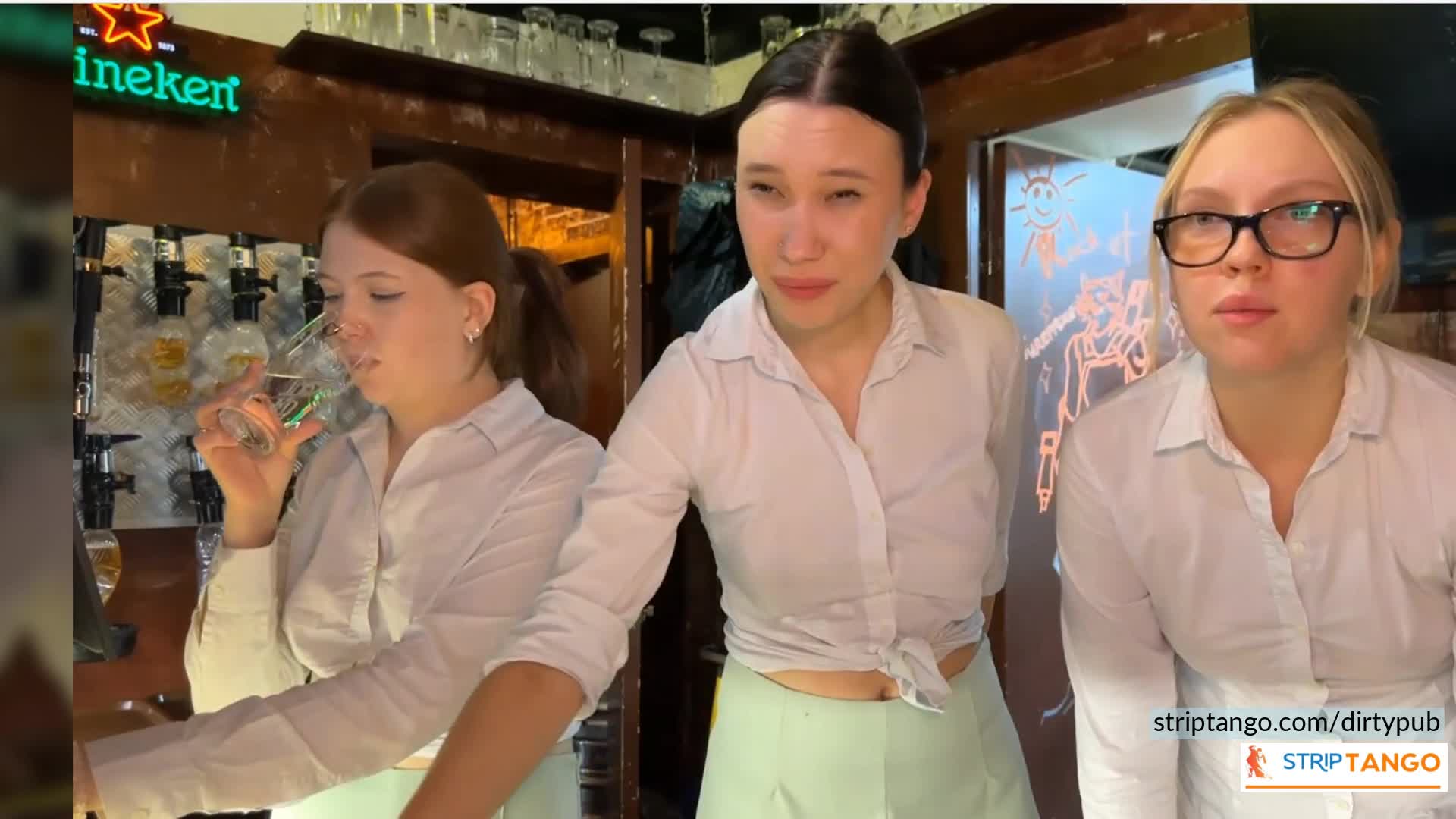 300 Pics of Big Ass, Big Tits & Hairy Pussy Striptango Camgi