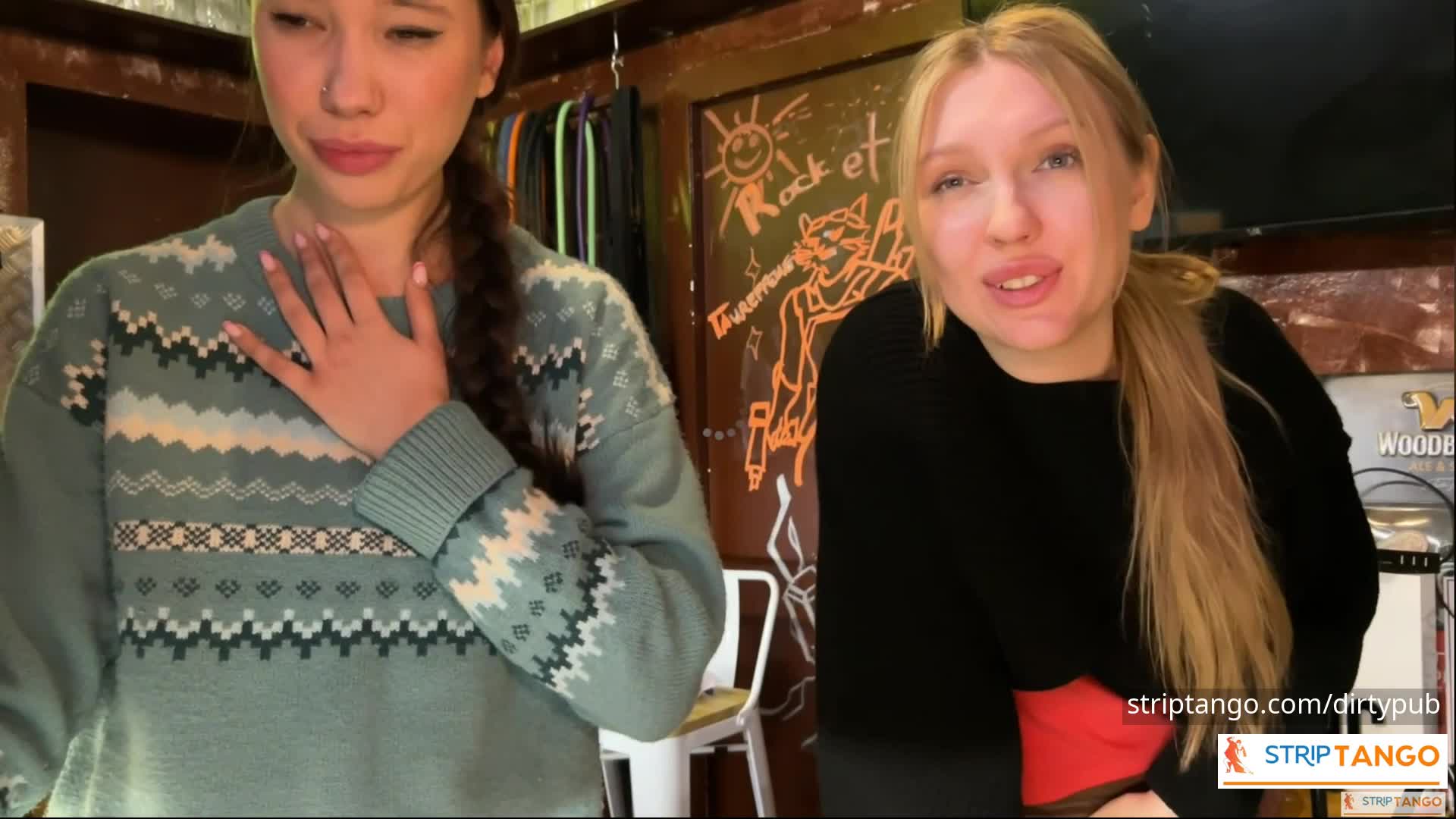 300 Pics of Big Ass, Big Tits & Hairy Pussy Striptango Camgi