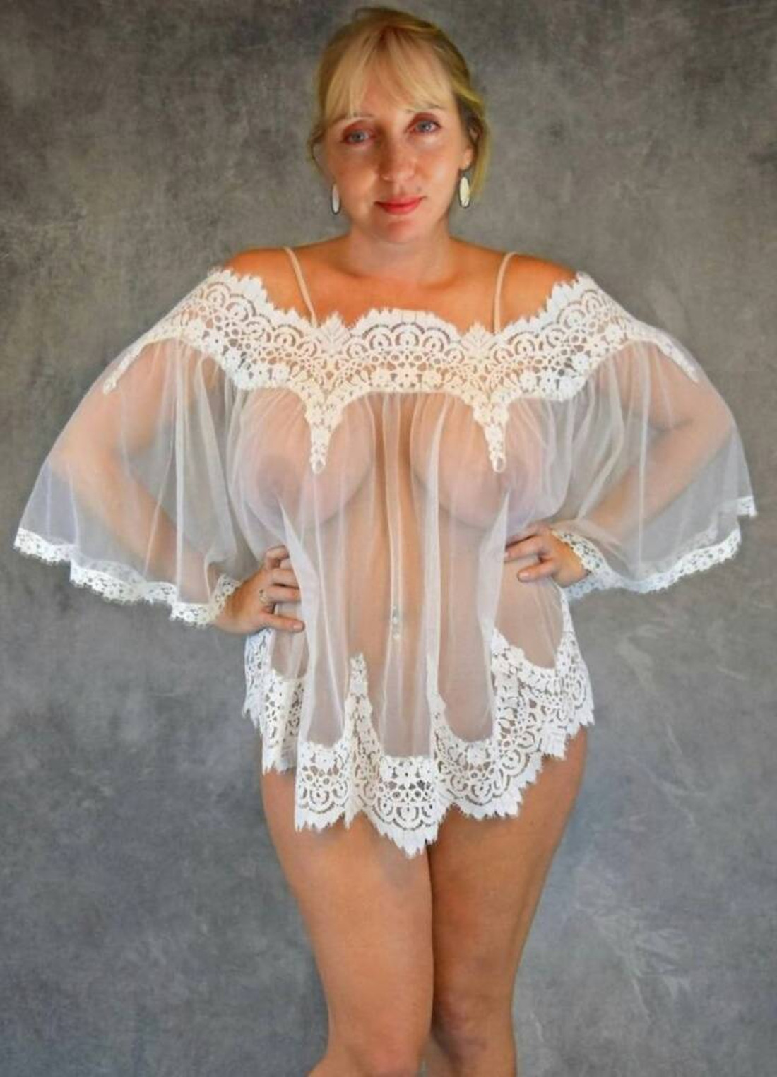 Pregnant Alina and her friends