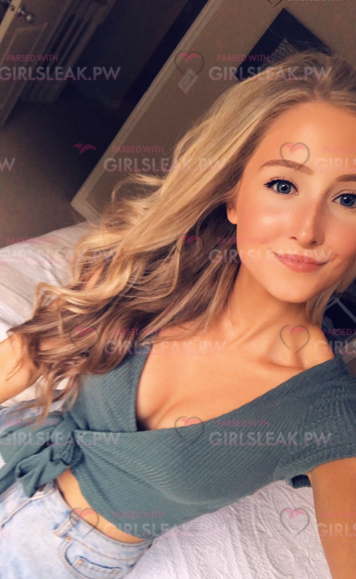 Sexy girl: Kailyn Howat