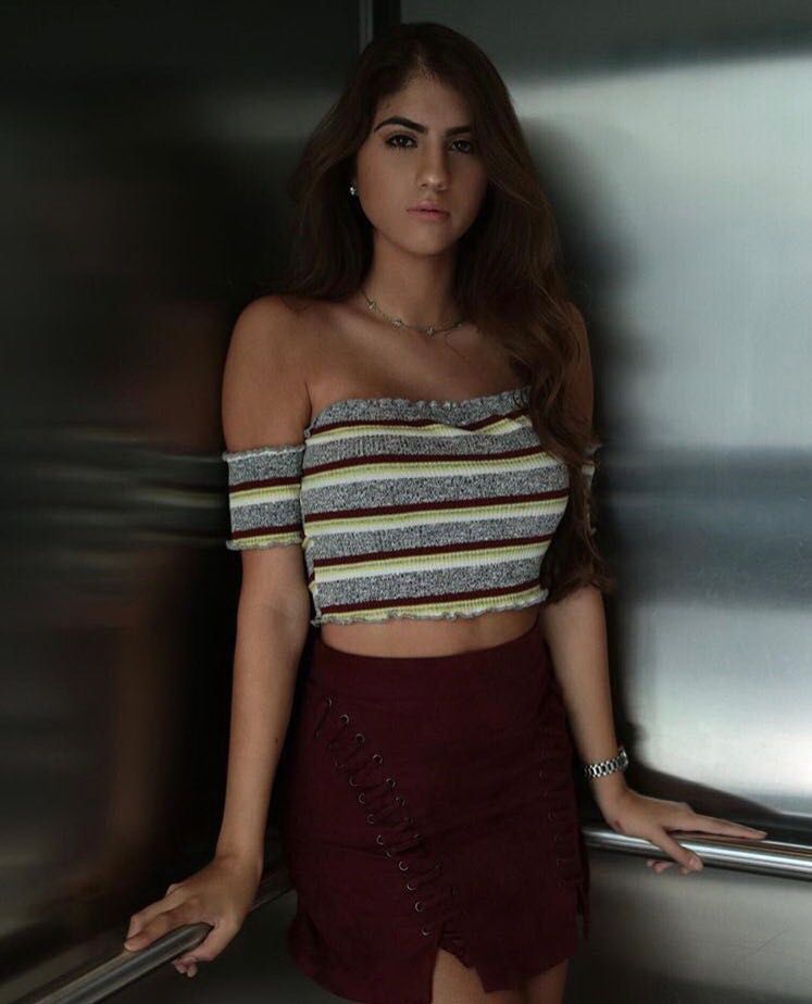 dumb "aspiring model" humiliated