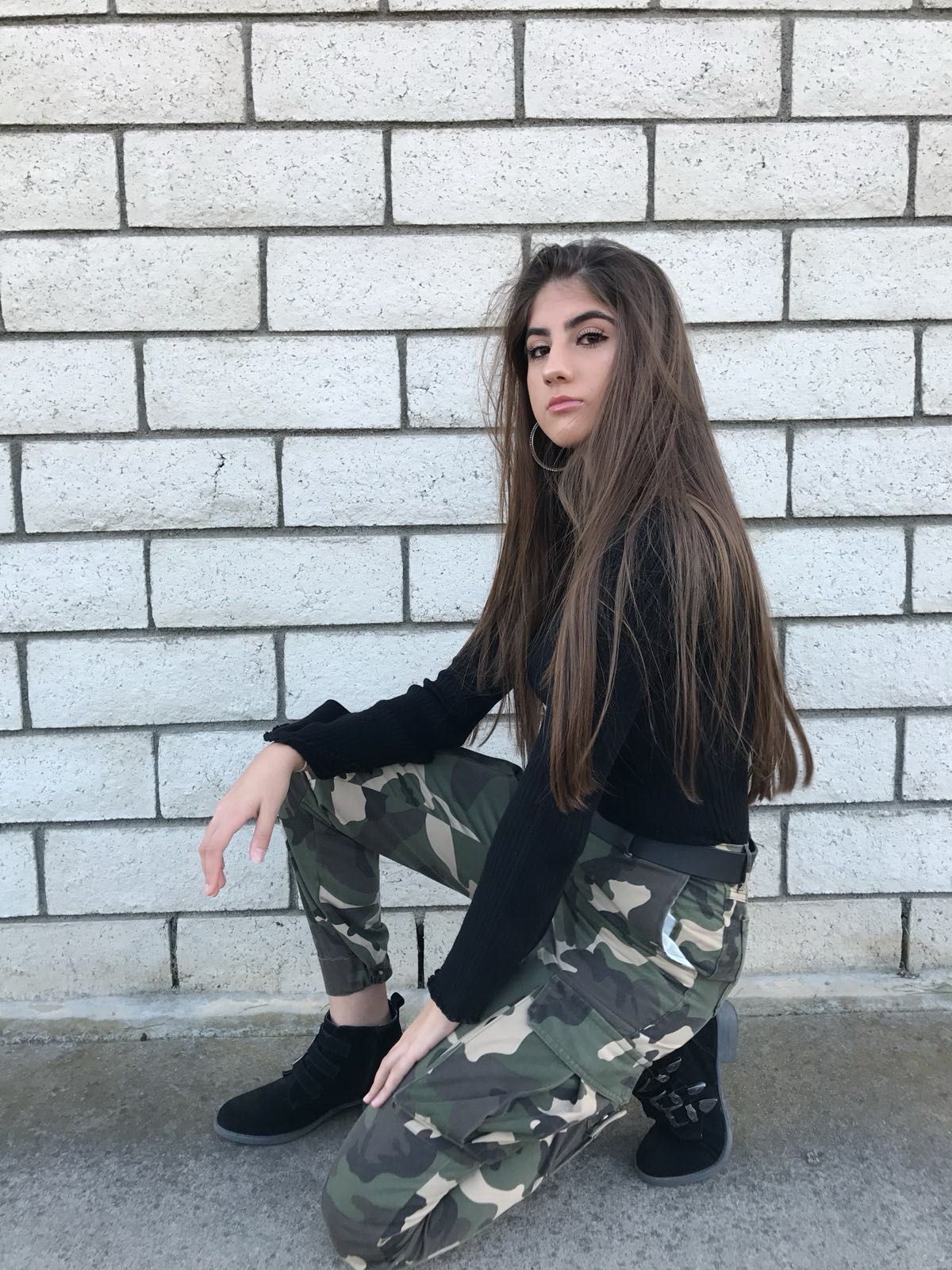 dumb "aspiring model" humiliated