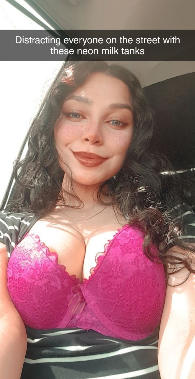 Big Ass Lady Horny Pics Sent to Lover