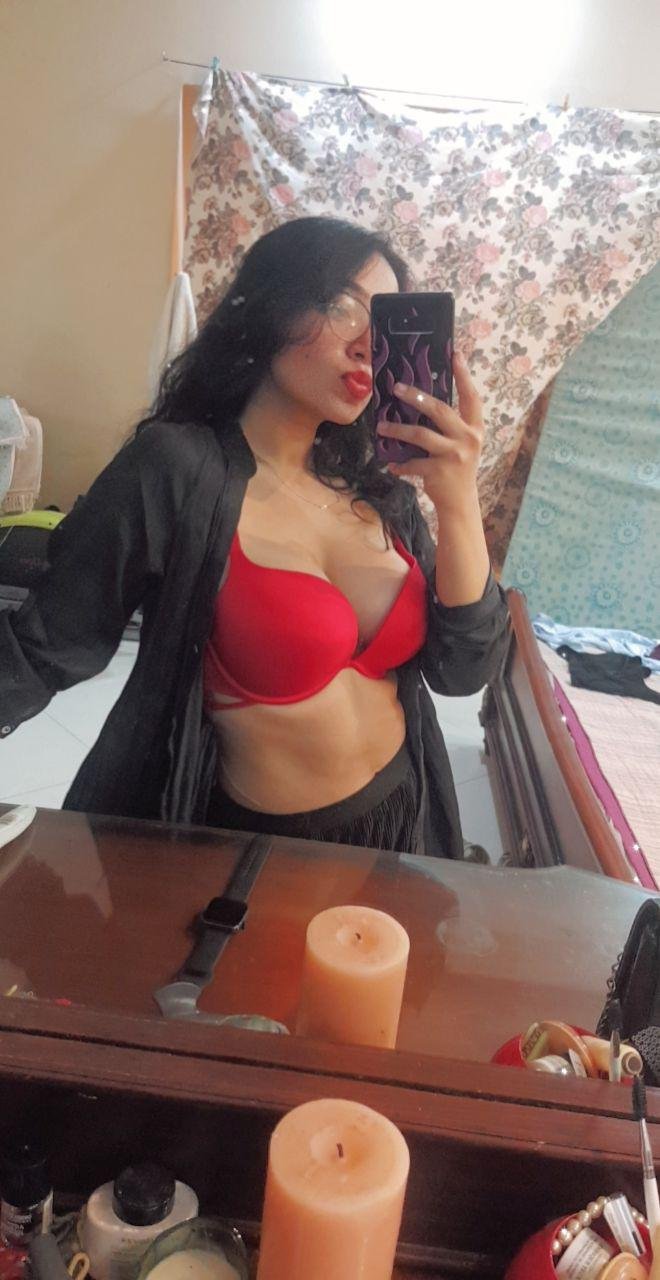 Big Ass Lady Horny Pics Sent to Lover