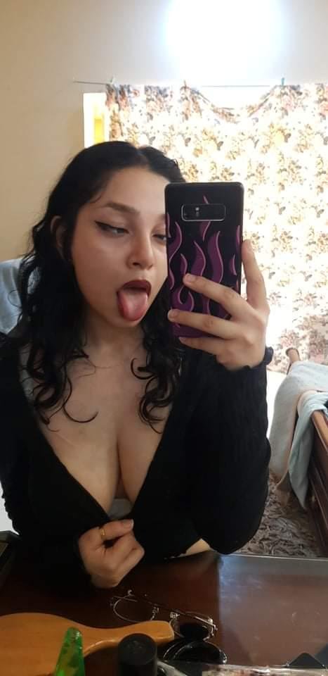 Big Ass Lady Horny Pics Sent to Lover