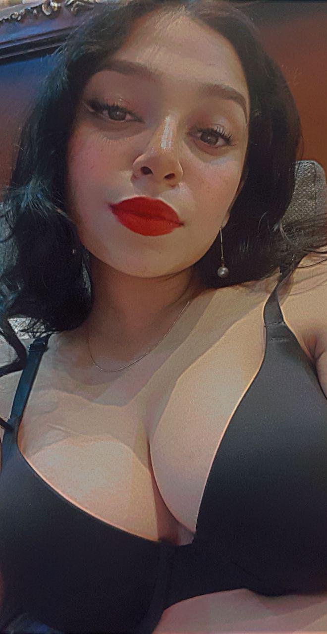 Big Ass Lady Horny Pics Sent to Lover