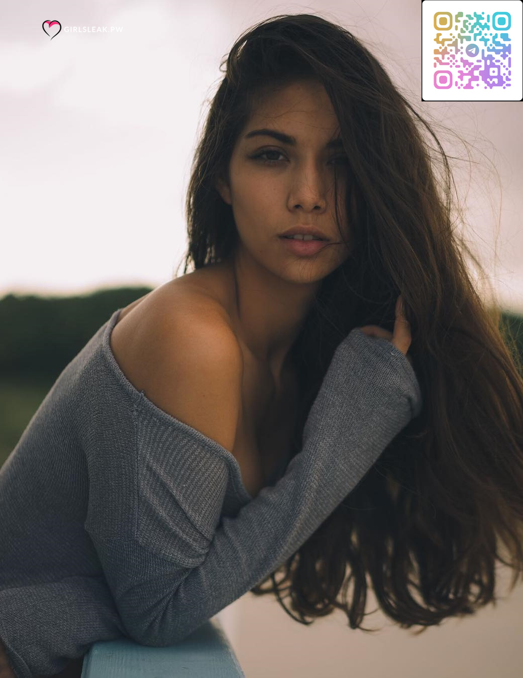 Slender girl with a name: Model