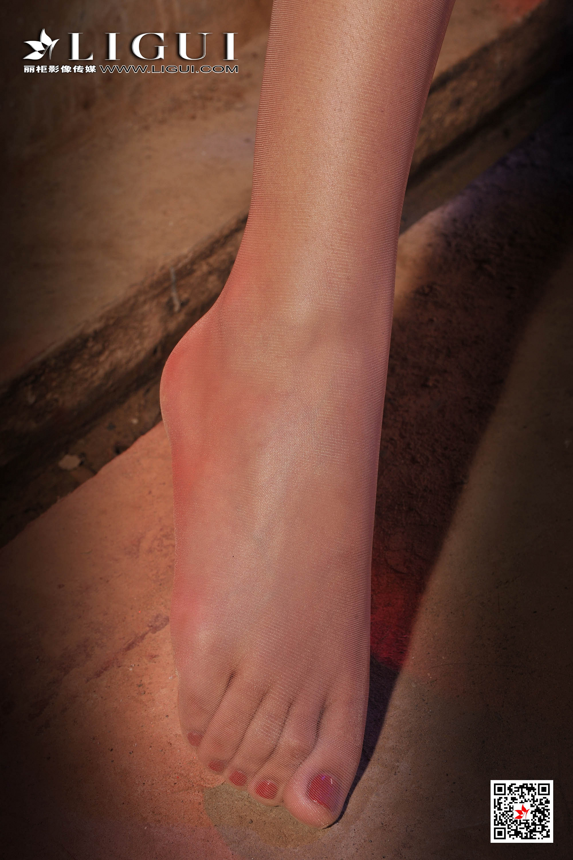 pretty lady dirty feet 144