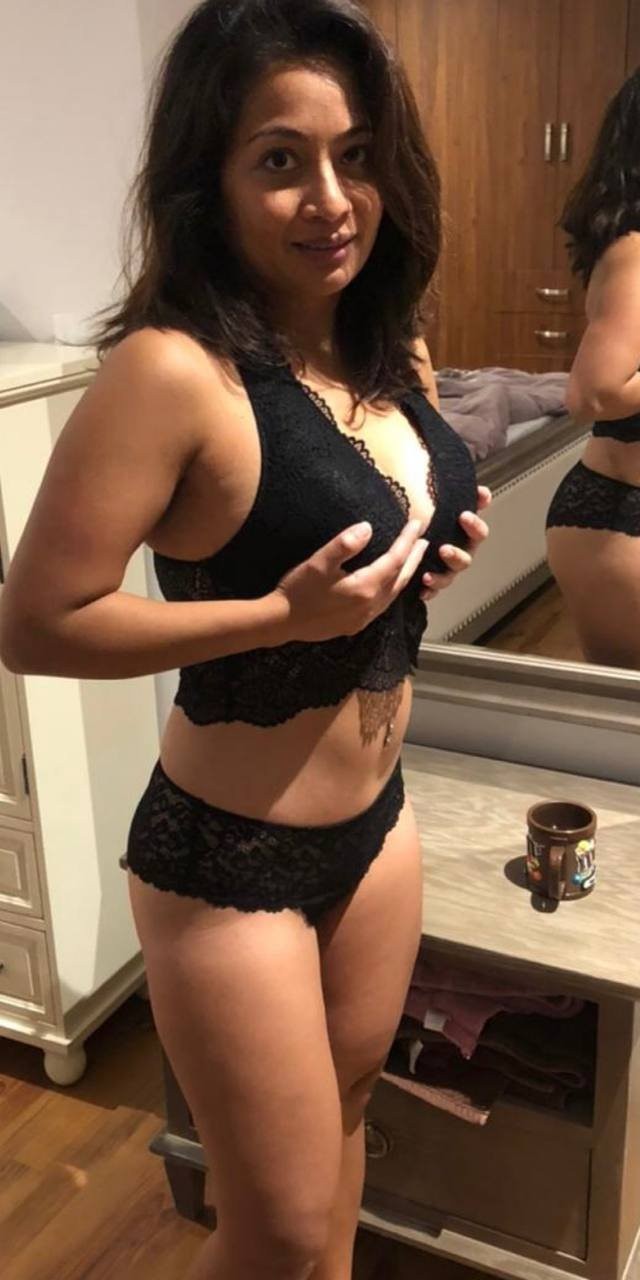 Clean Milf Sending Pics to Affair Guy
