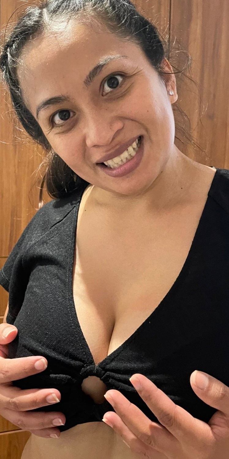 Clean Milf Sending Pics to Affair Guy