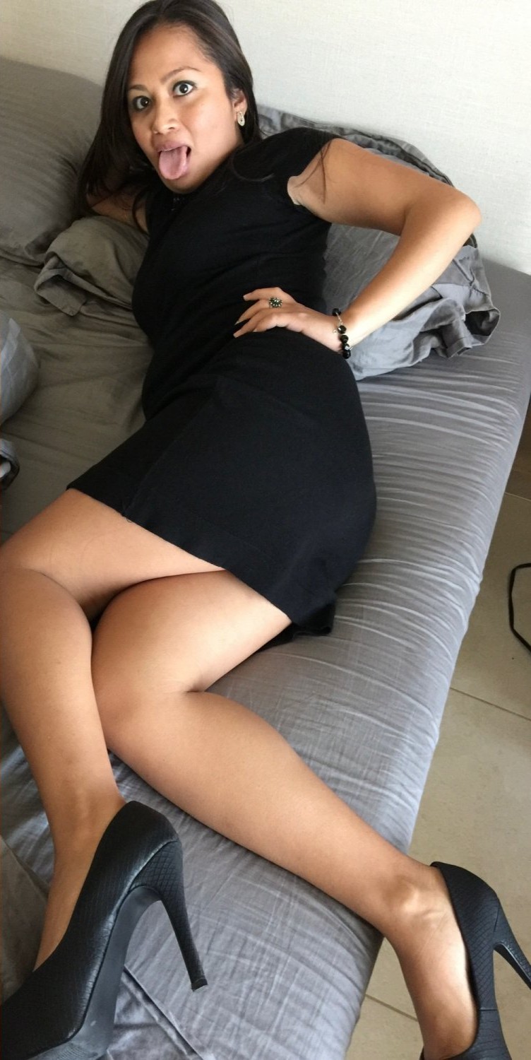 Clean Milf Sending Pics to Affair Guy