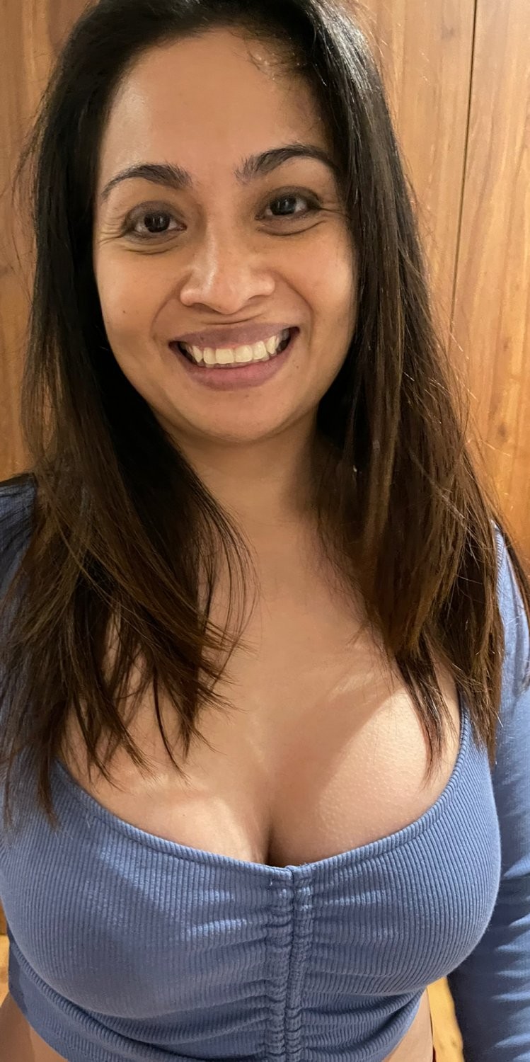 Clean Milf Sending Pics to Affair Guy