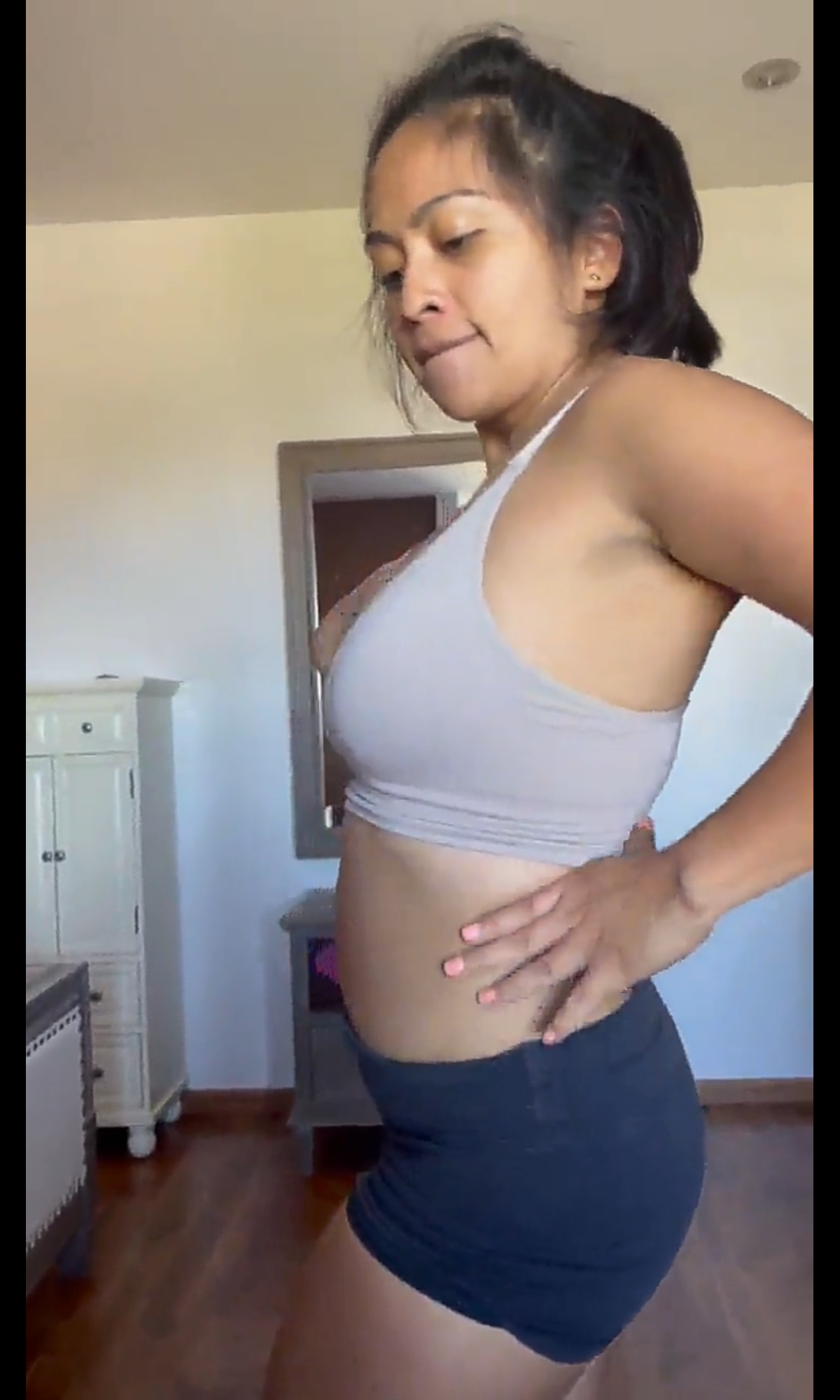 Clean Milf Sending Pics to Affair Guy