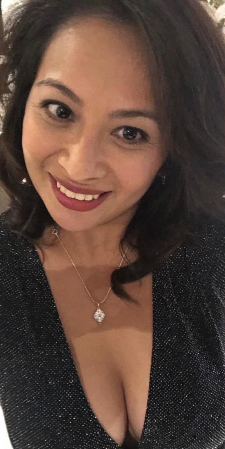 Clean Milf Sending Pics to Affair Guy