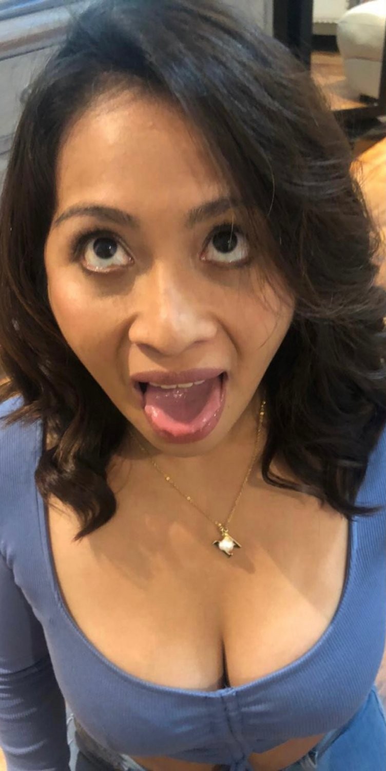 Clean Milf Sending Pics to Affair Guy