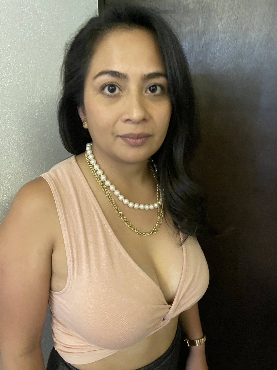 Clean Milf Sending Pics to Affair Guy