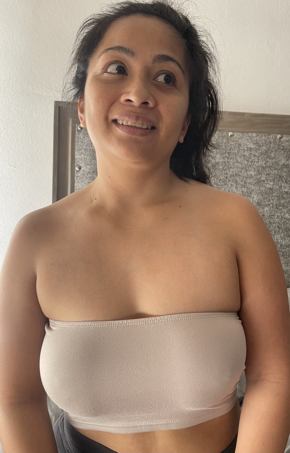 Clean Milf Sending Pics to Affair Guy