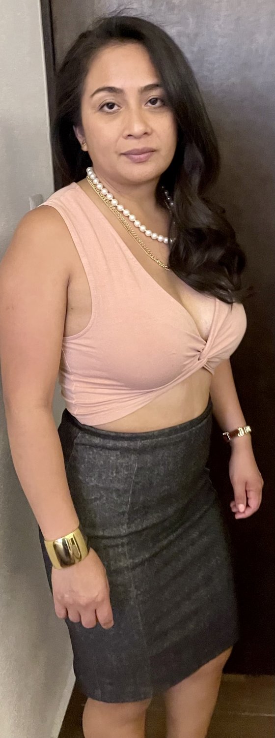 Clean Milf Sending Pics to Affair Guy