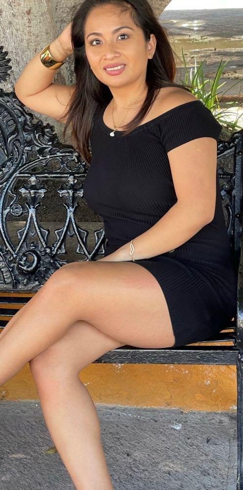 Clean Milf Sending Pics to Affair Guy