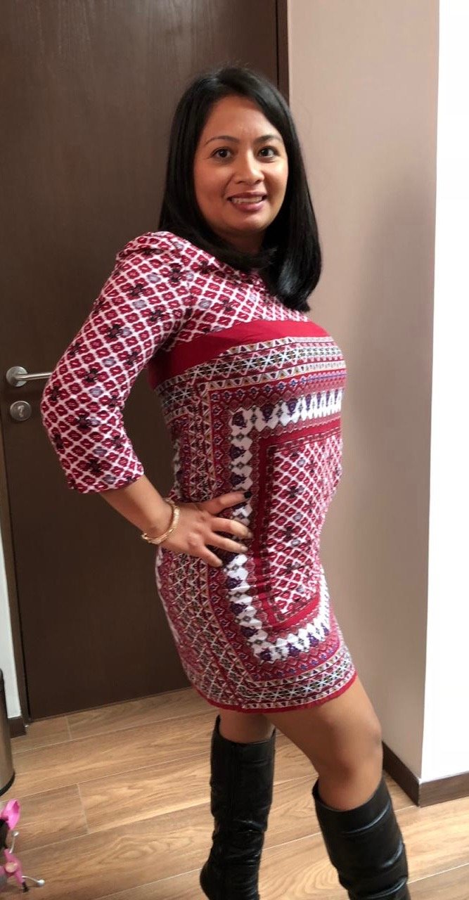 Clean Milf Sending Pics to Affair Guy