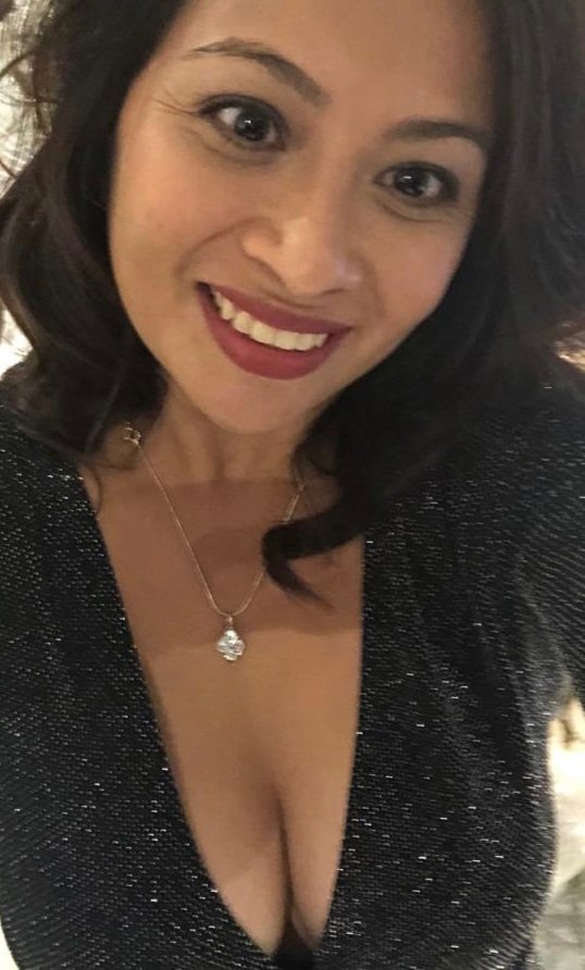 Clean Milf Sending Pics to Affair Guy