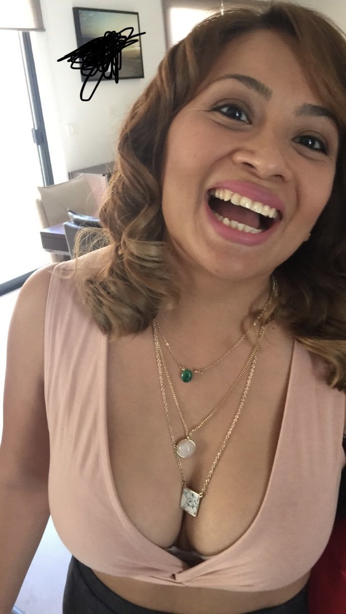 Clean Milf Sending Pics to Affair Guy