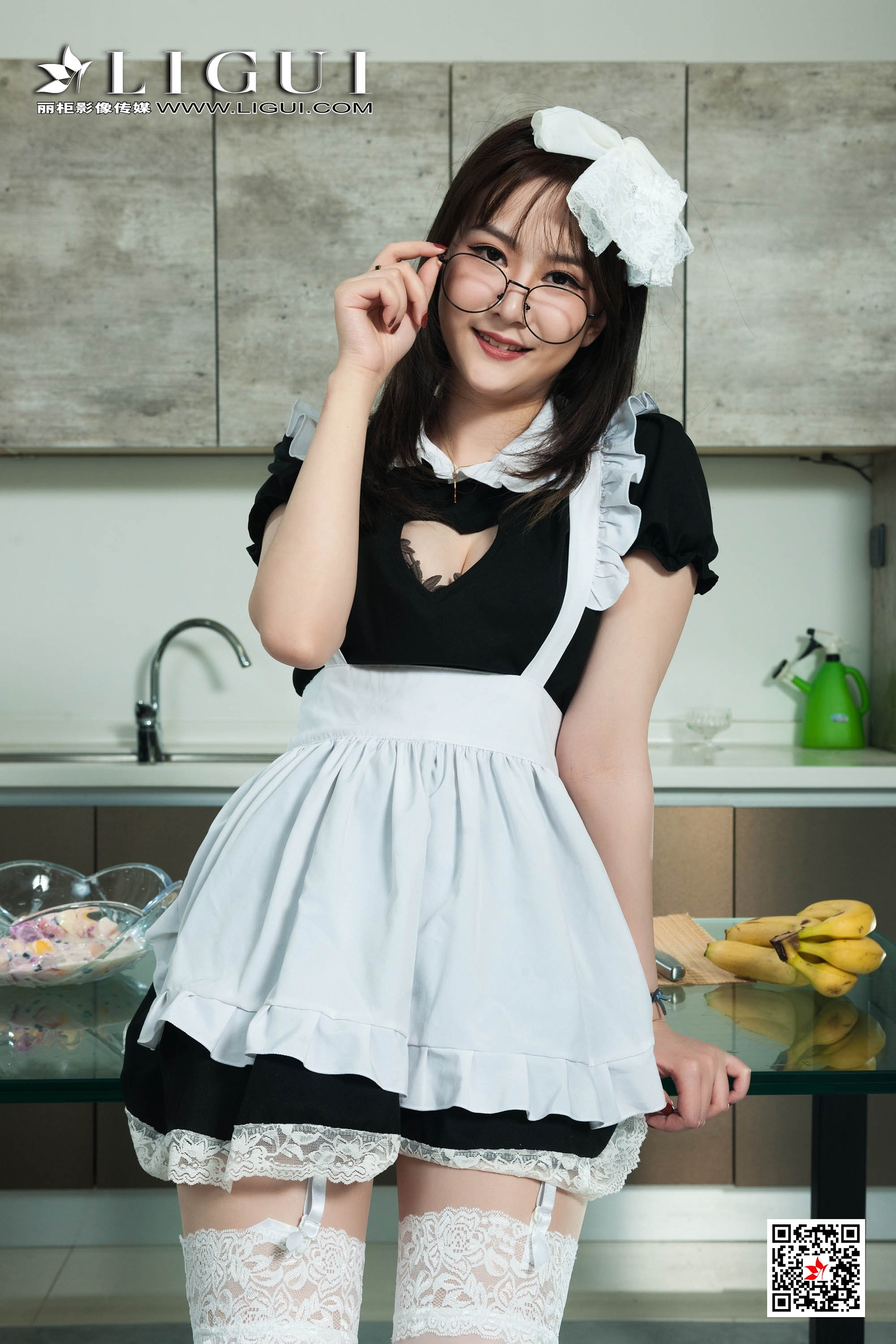 pretty lady dirty feet 146