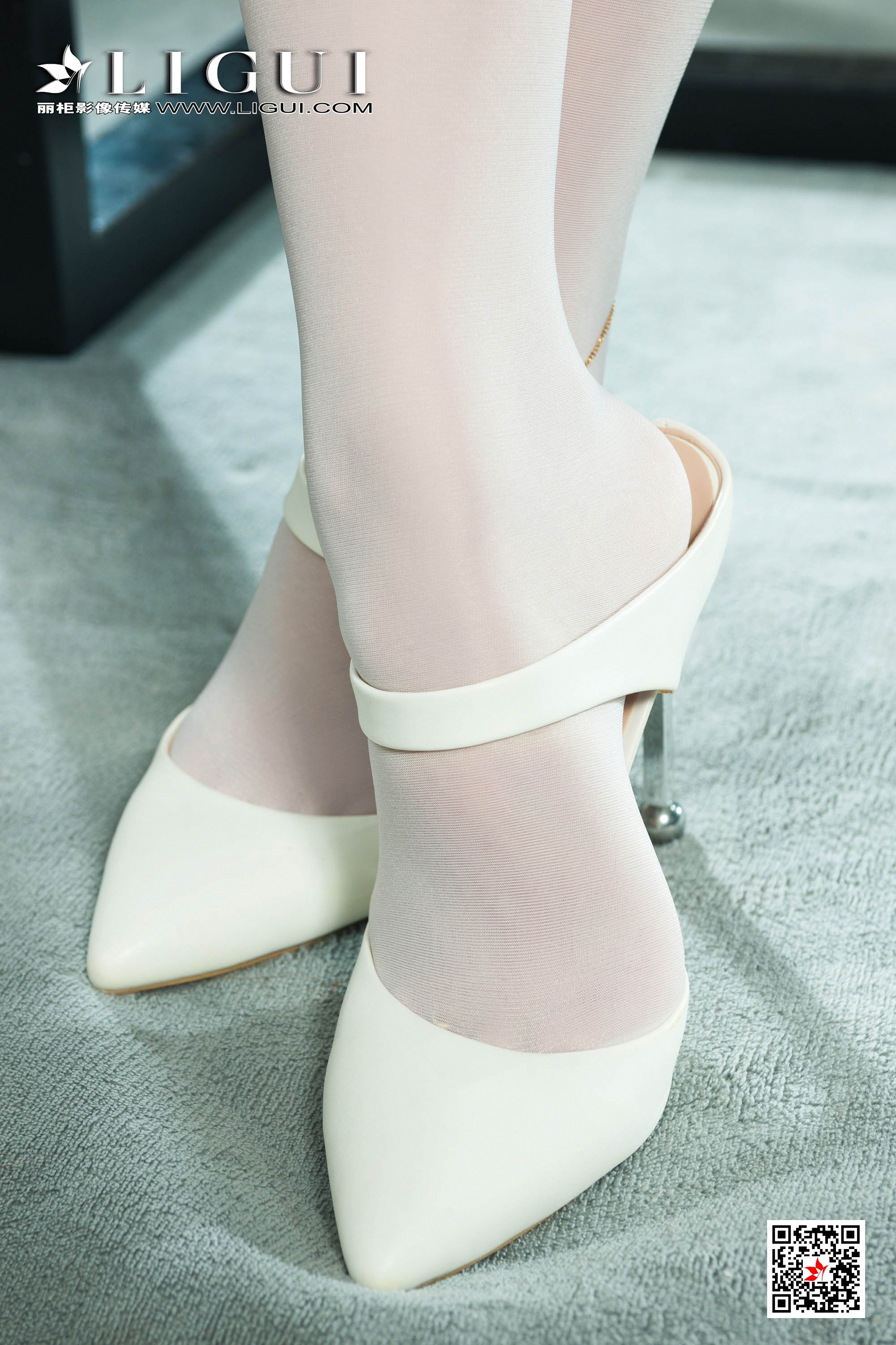 pretty lady dirty feet 146