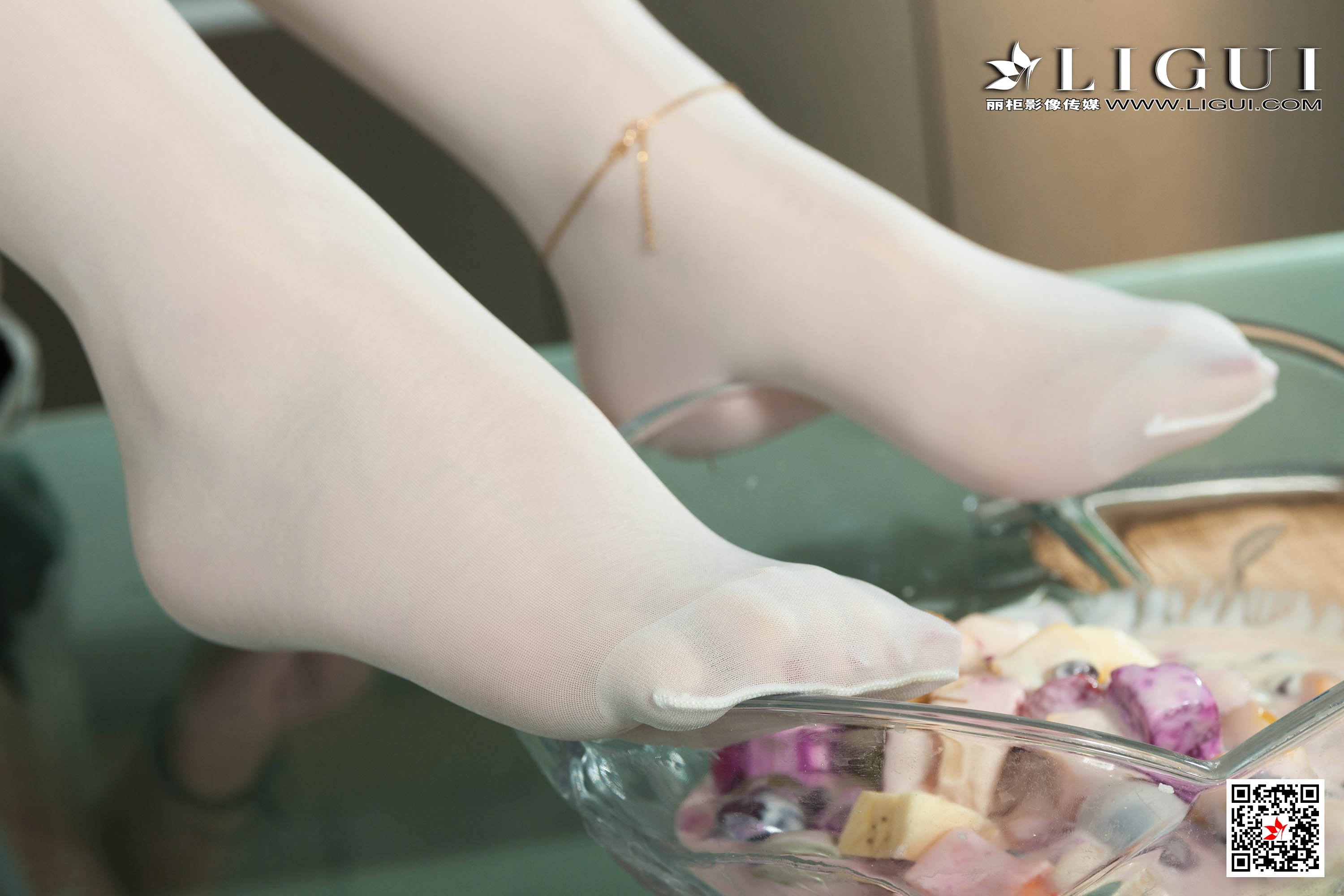 pretty lady dirty feet 146