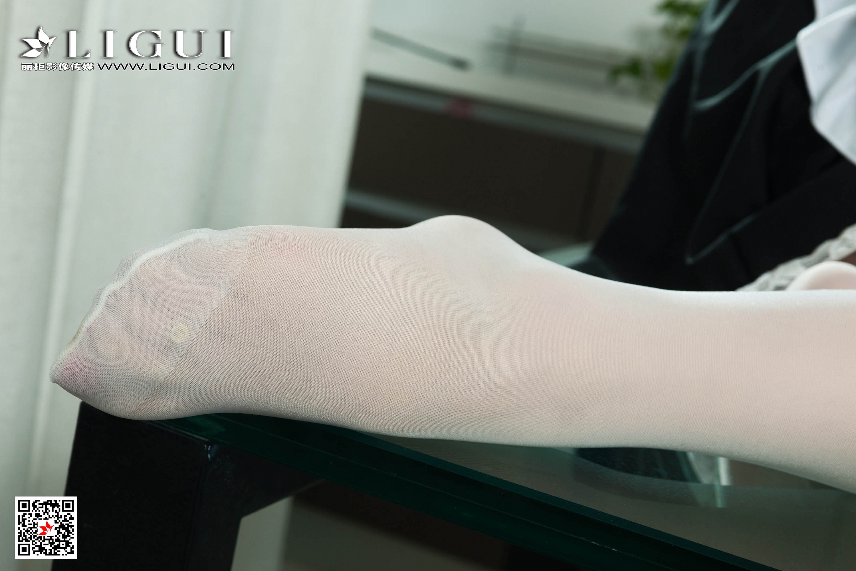 pretty lady dirty feet 146