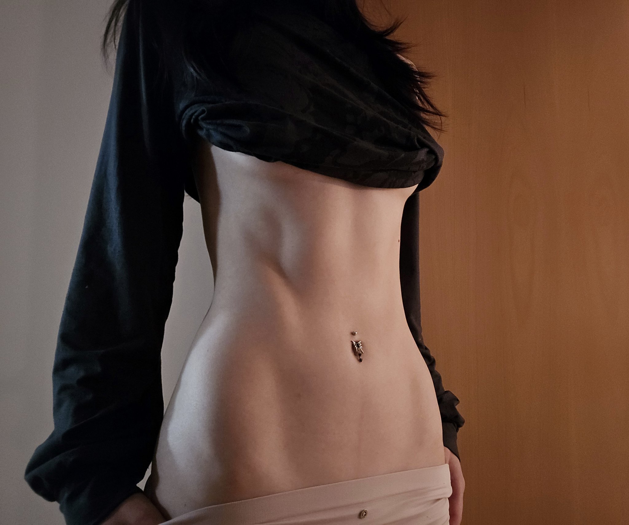 Hoe with a curvy body