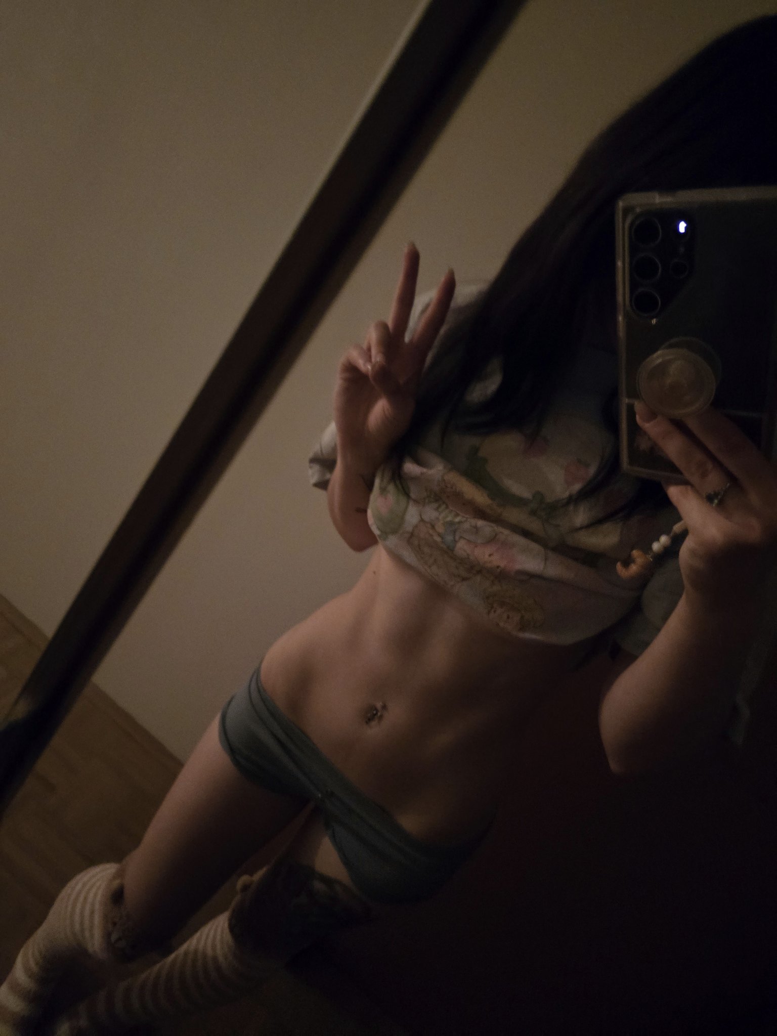 Hoe with a curvy body