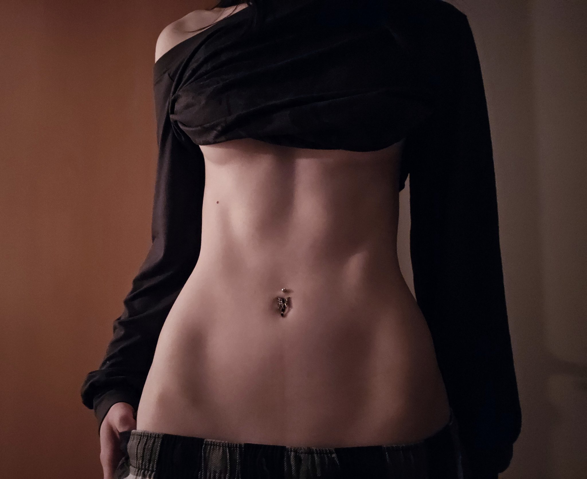 Hoe with a curvy body