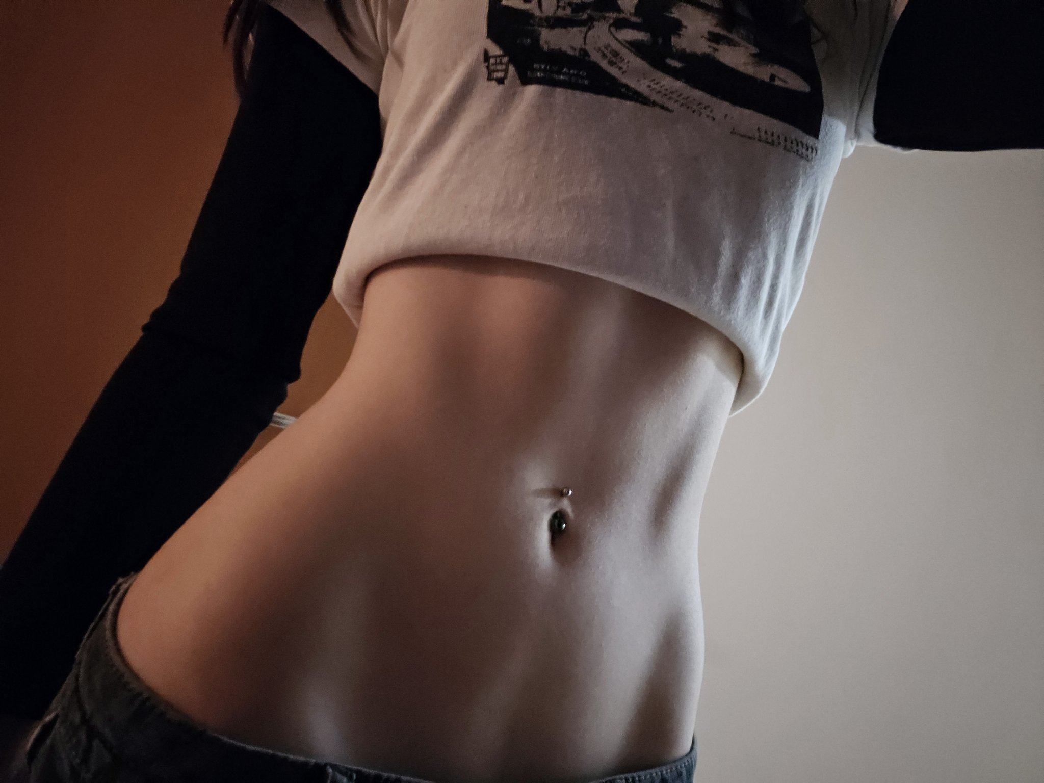 Hoe with a curvy body