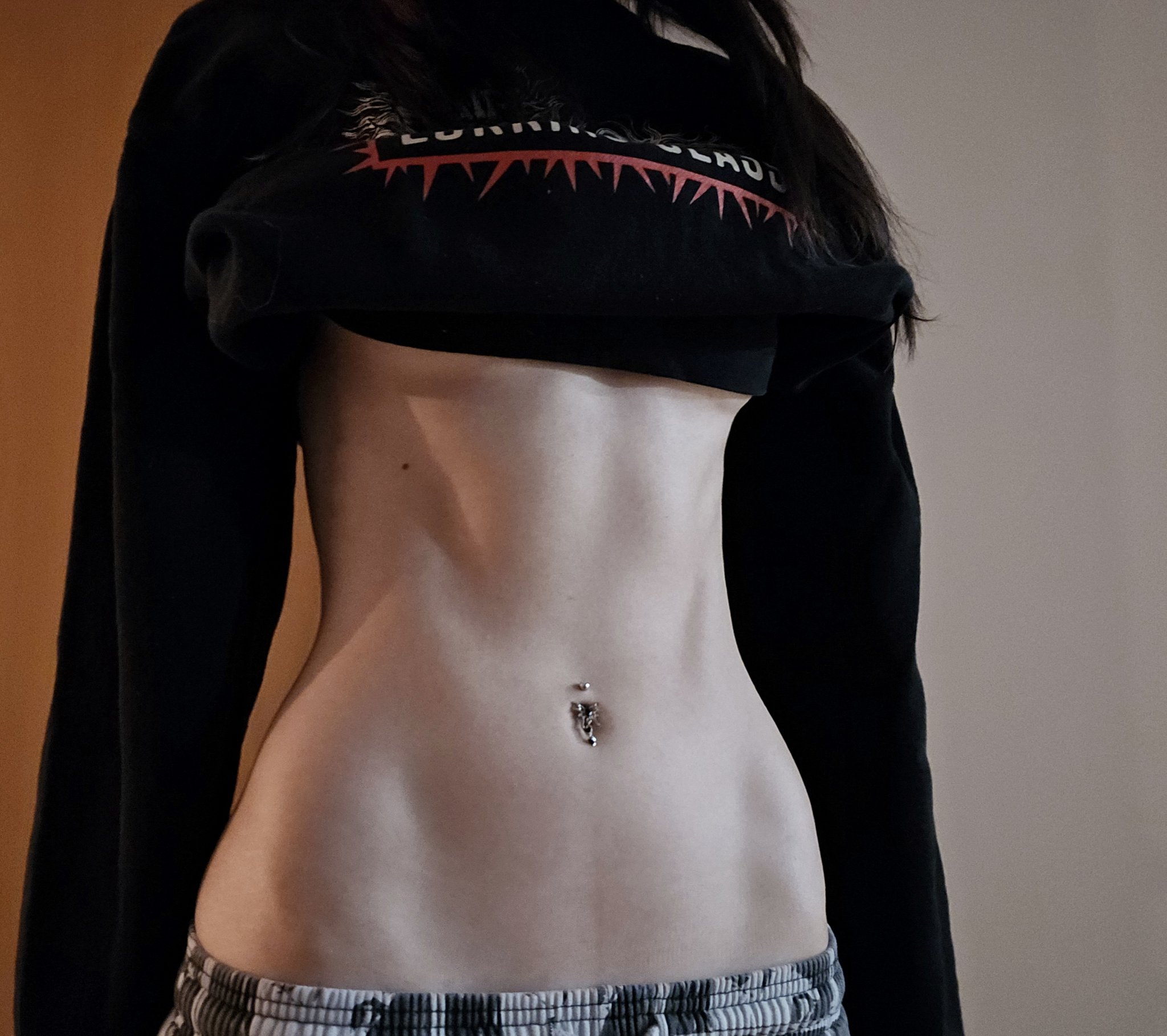 Hoe with a curvy body