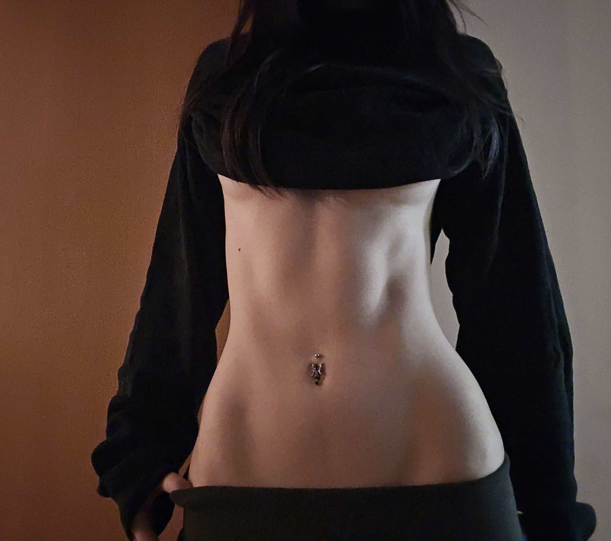 Hoe with a curvy body