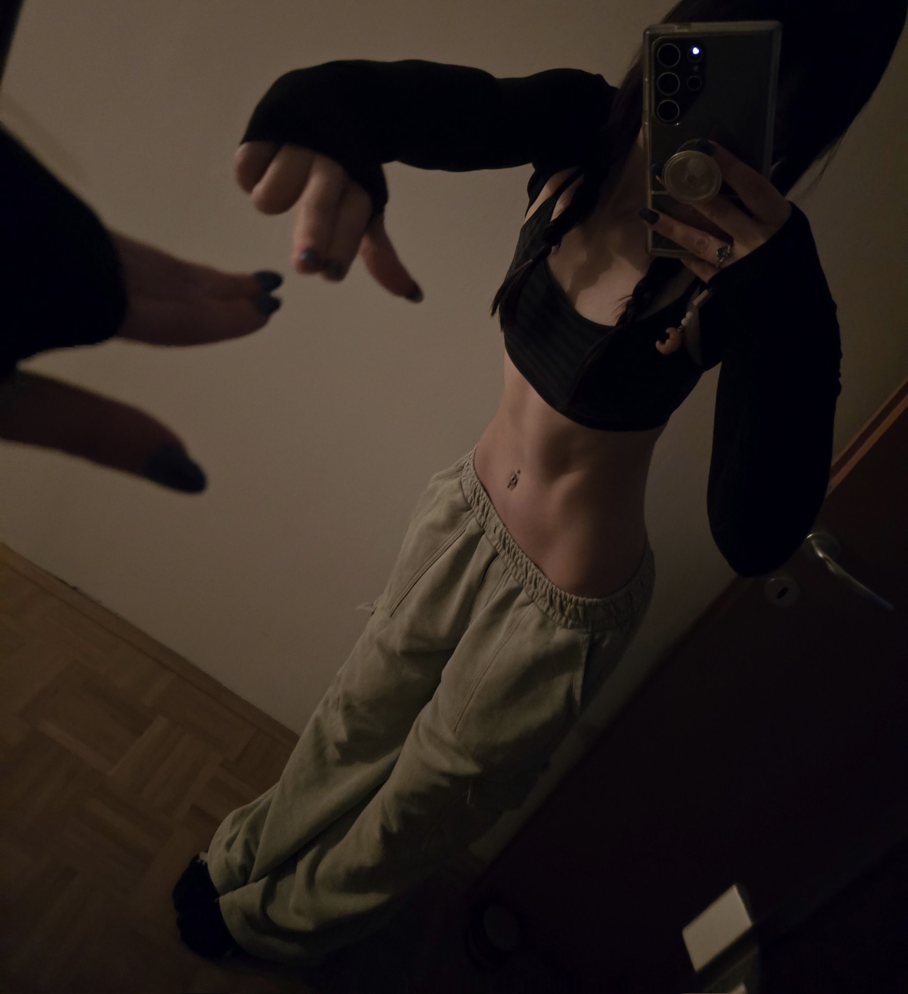 Hoe with a curvy body