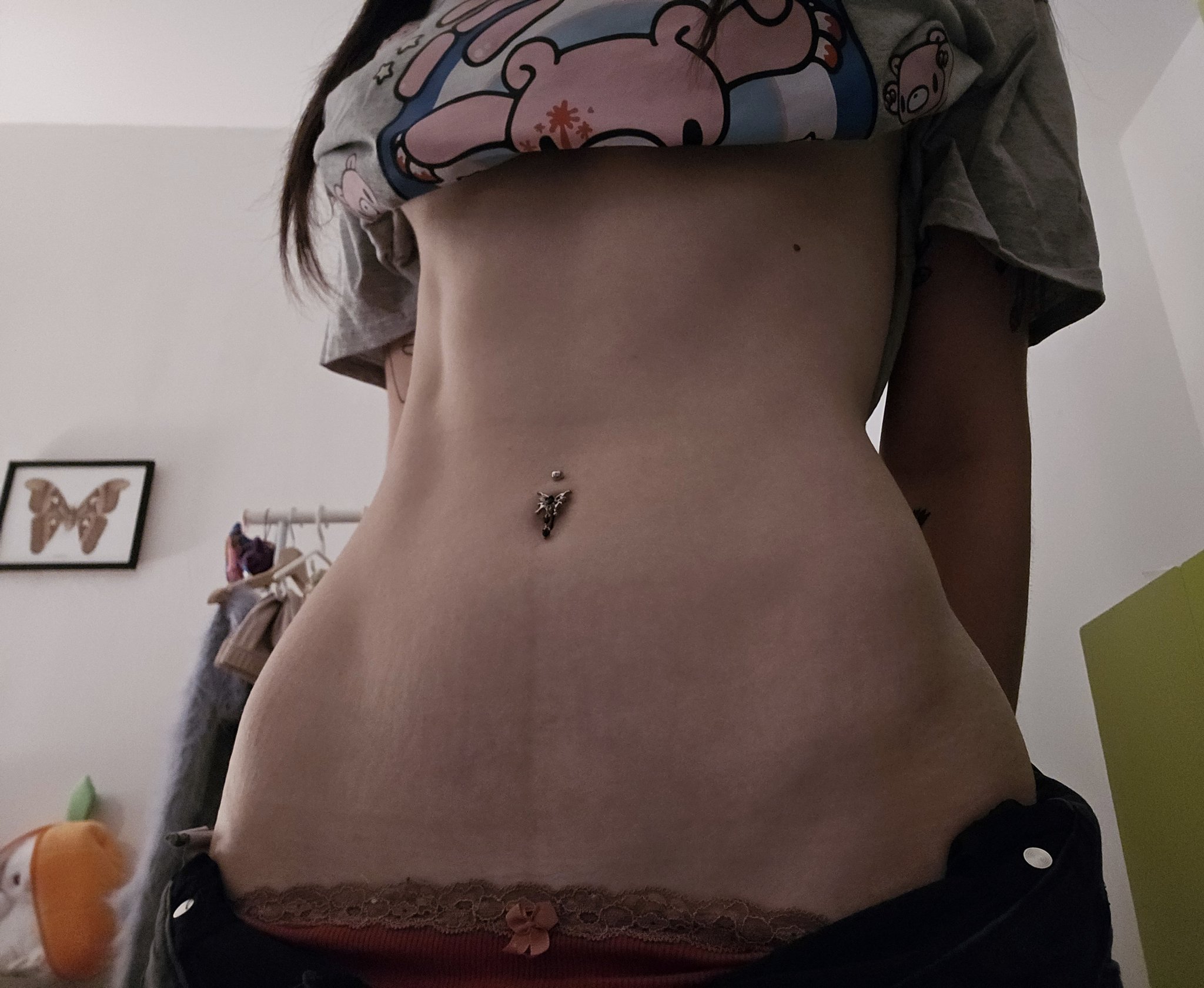 Hoe with a curvy body