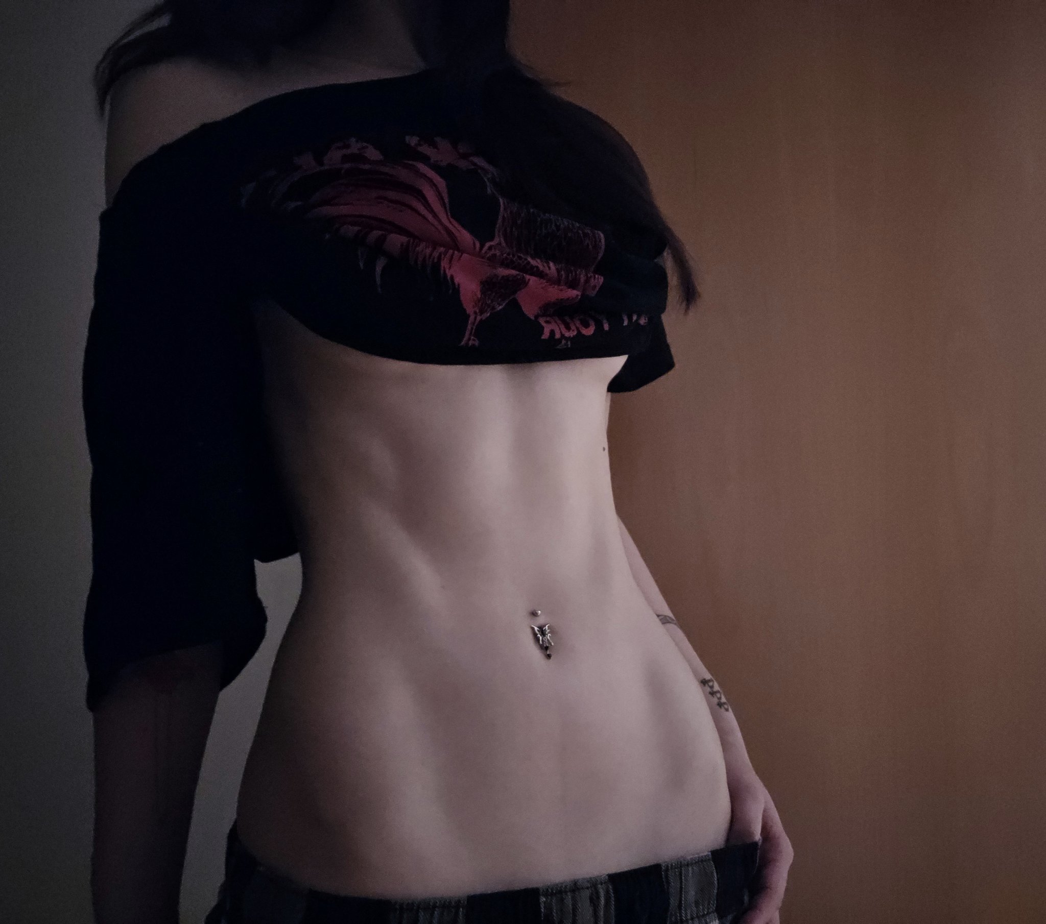 Hoe with a curvy body