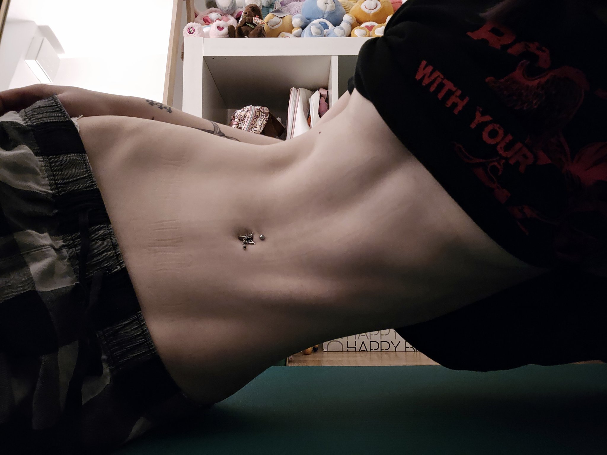 Hoe with a curvy body