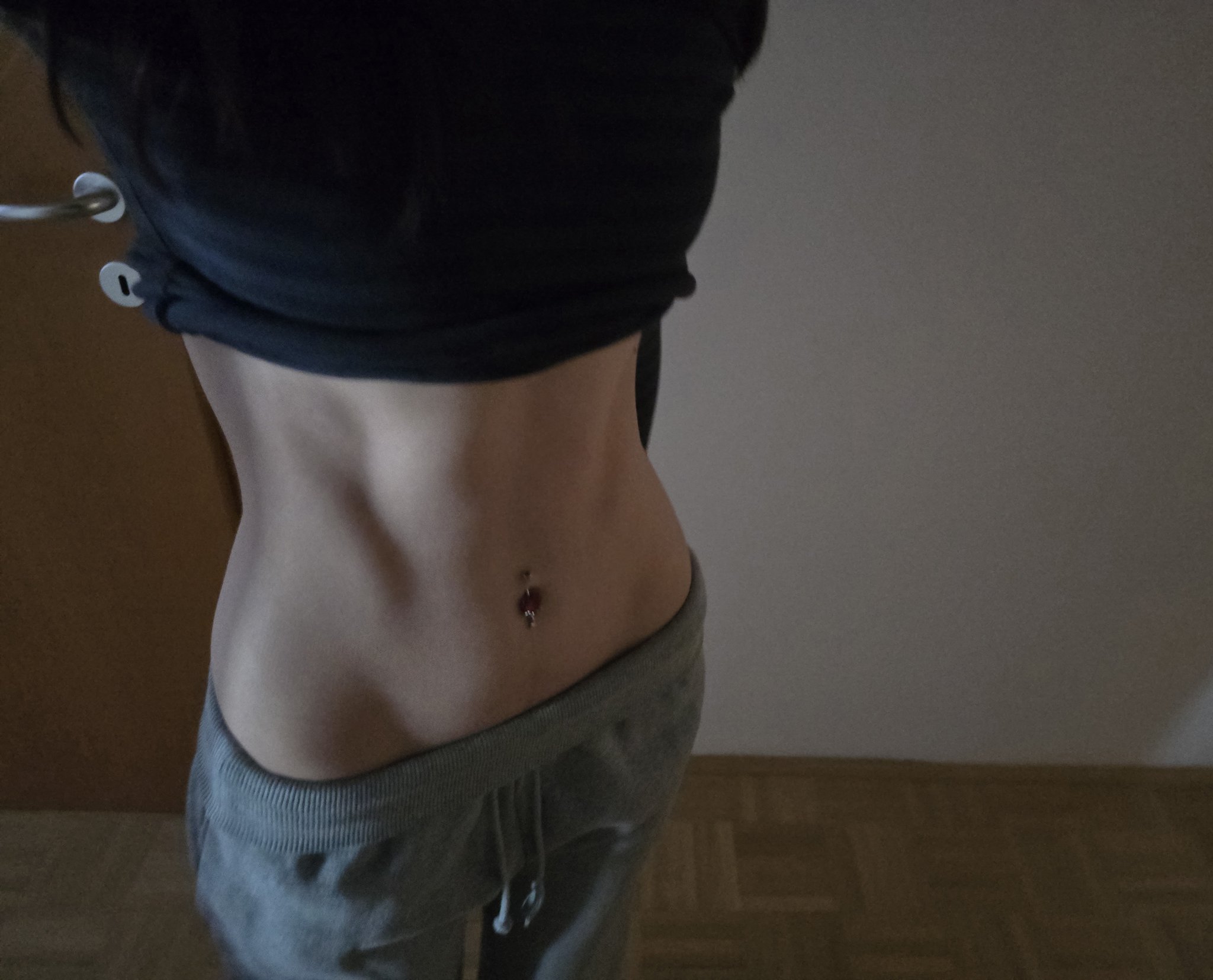 Hoe with a curvy body