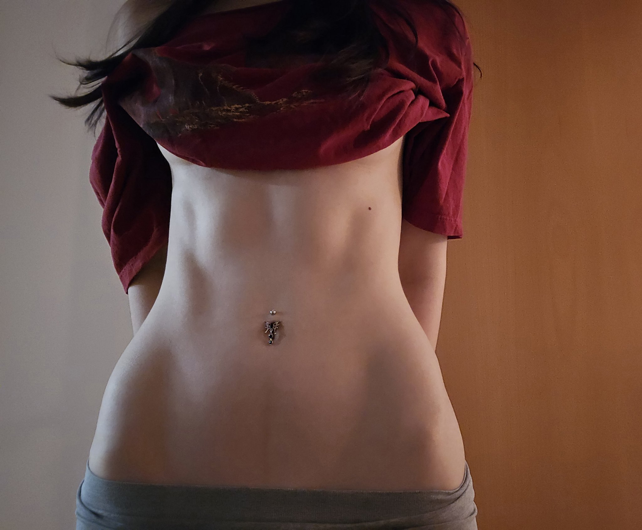 Hoe with a curvy body