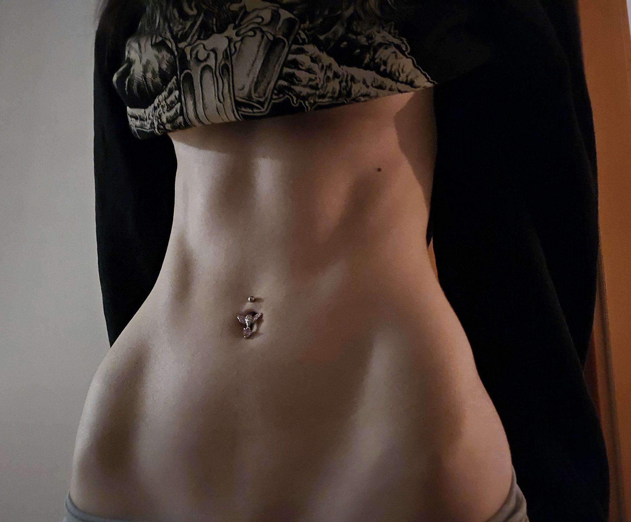 Hoe with a curvy body