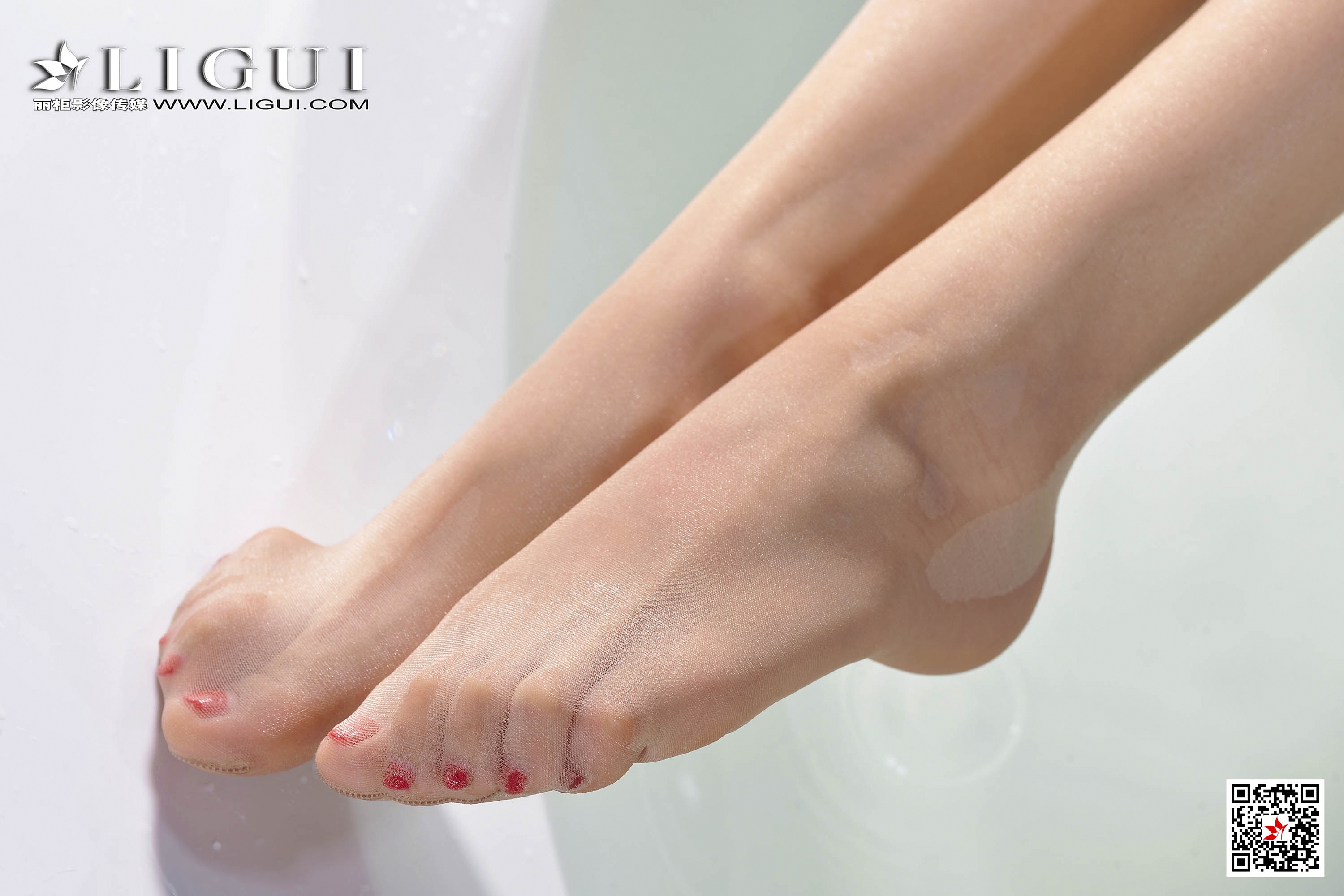 pretty lady dirty feet 149